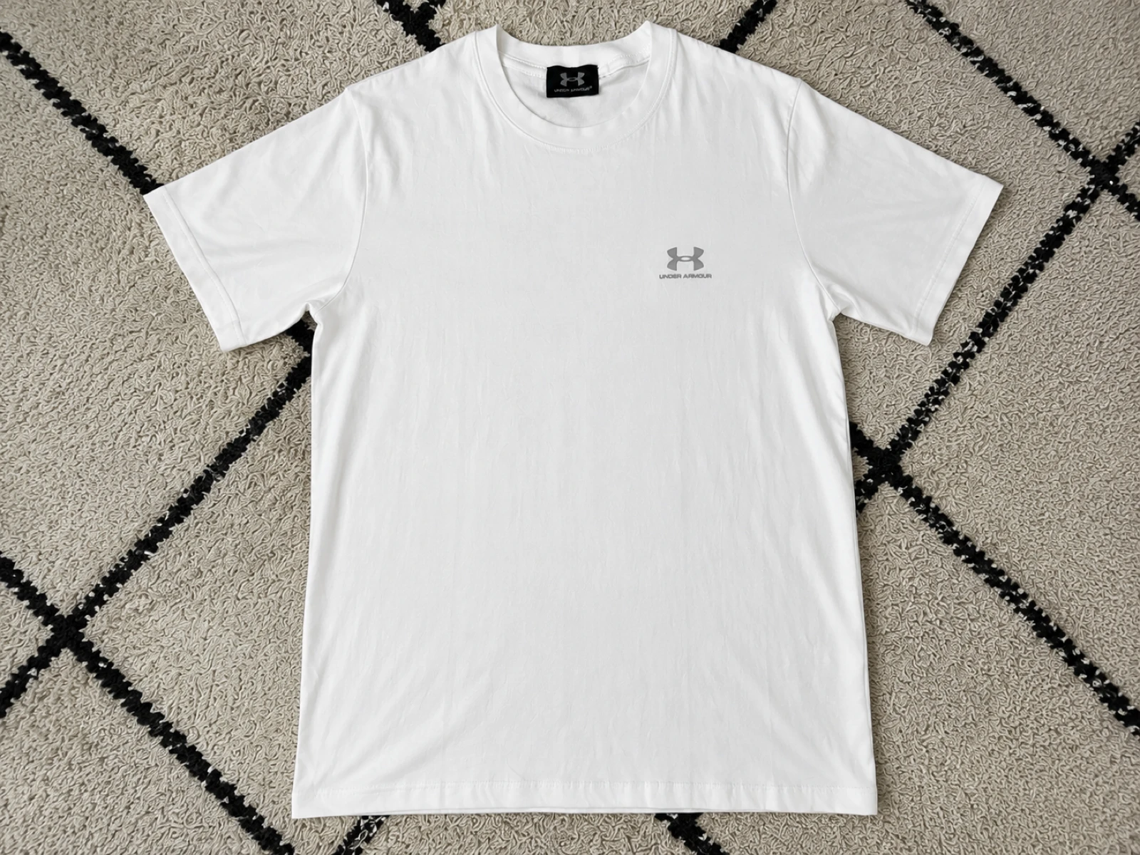T-shirt Under Armour blanc – Taille M – Excellent état – photo 2